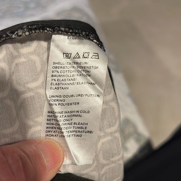 Lord & Taylor Black & White Pattern Pants. Front Zipper. Size 10 - Picture 9 of 9